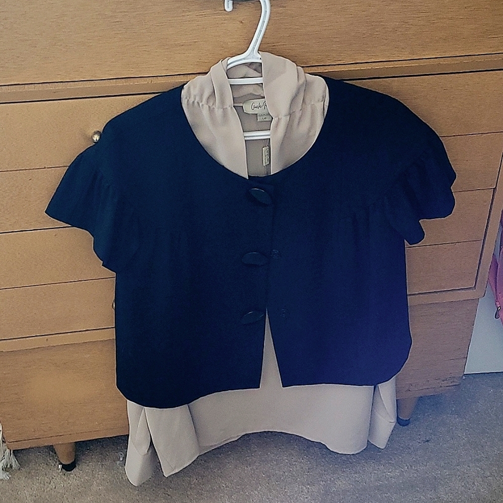 Both Pieces ◇Kenzie cropped jacket and Charlie Paige V-neck blouse